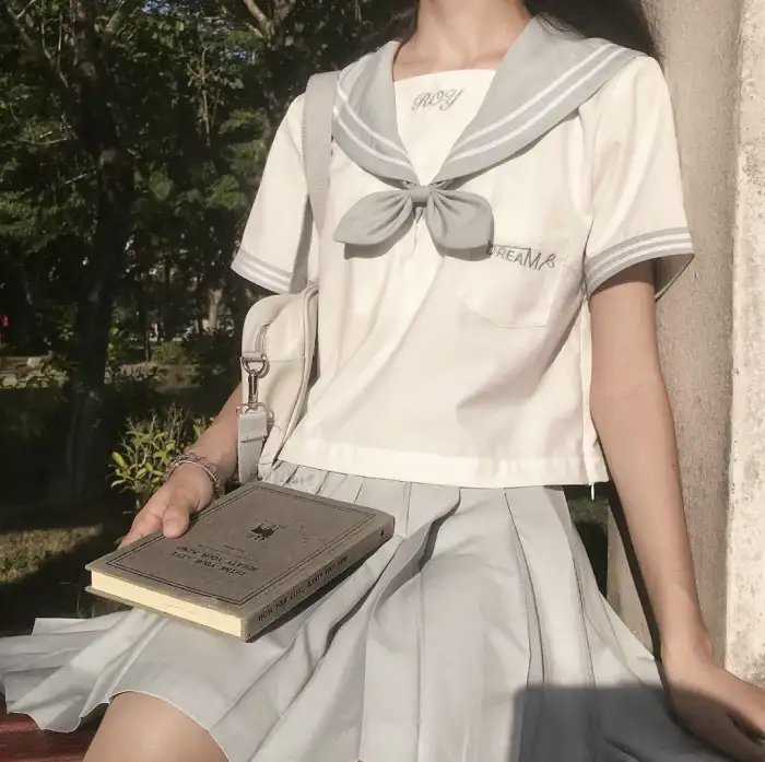 她爱